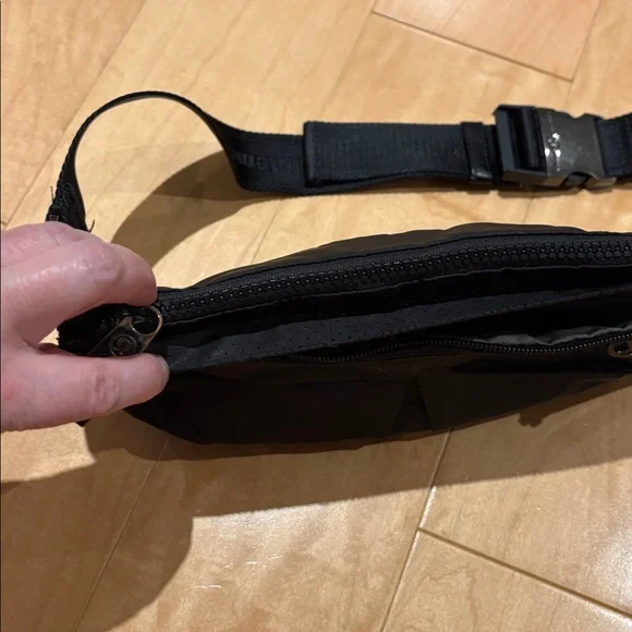 Vintage Black Lululemon Surge Belt Bag - Picture 6 of 15